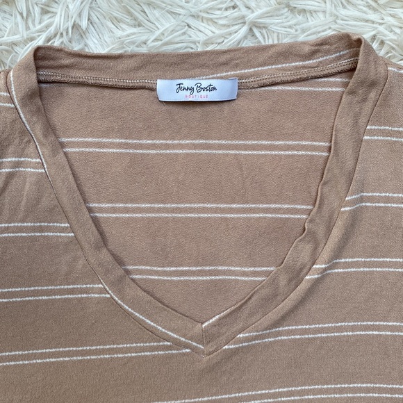 Jenny Boston V-Neck Tank Top 💗 Tan & White - Picture 8 of 12